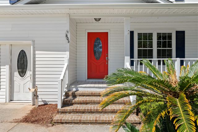 606 Dolphin Drive, Summerville, SC 29485