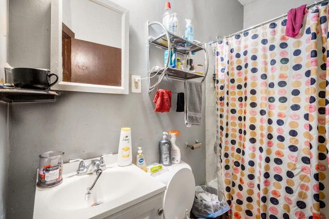1978 S 76th STREET, West Allis, WI 53219
