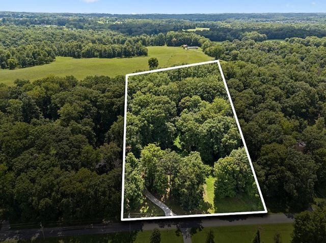 2541 Distillery Rd, Greenbrier, TN 37073