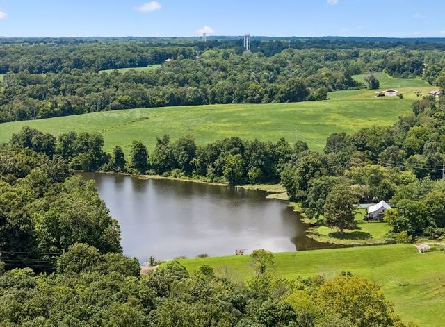 2541 Distillery Rd, Greenbrier, TN 37073