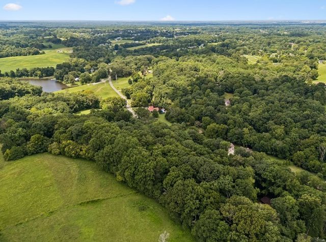 2541 Distillery Rd, Greenbrier, TN 37073
