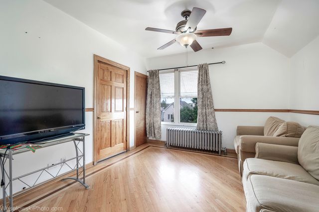 2416 N Rutherford Avenue, Chicago, IL 60607