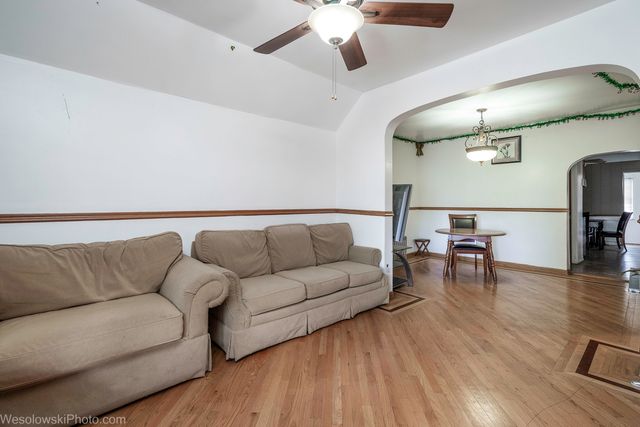 2416 N Rutherford Avenue, Chicago, IL 60607