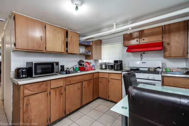 2416 N Rutherford Avenue, Chicago, IL 60607