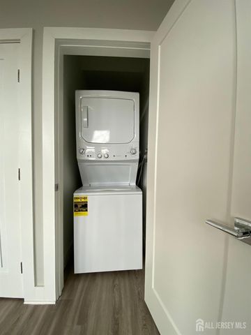 22 Center Street 302, Metuchen, NJ 08840