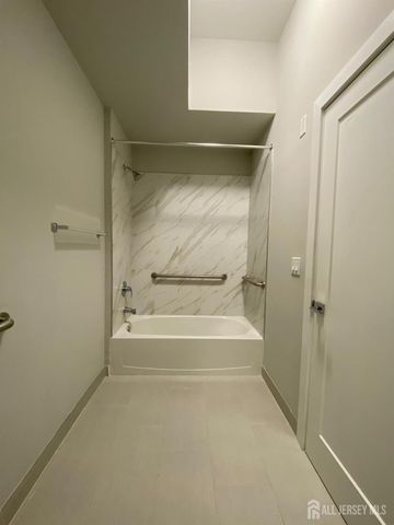 22 Center Street 302, Metuchen, NJ 08840