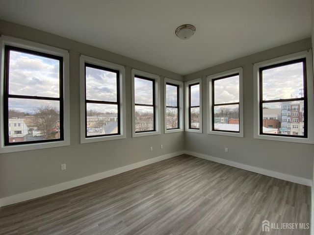 22 Center Street 302, Metuchen, NJ 08840