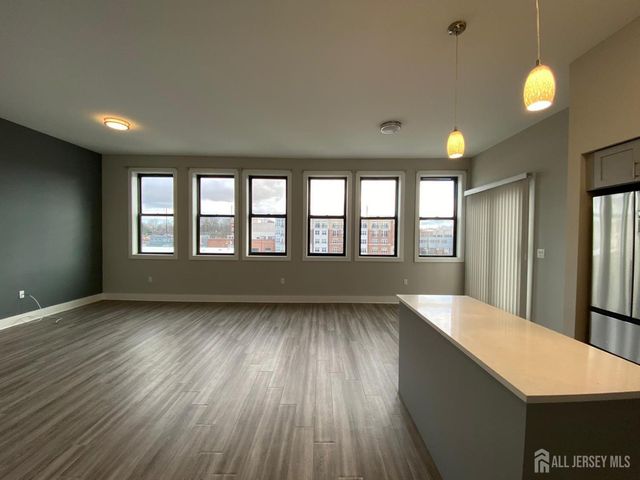 22 Center Street 302, Metuchen, NJ 08840