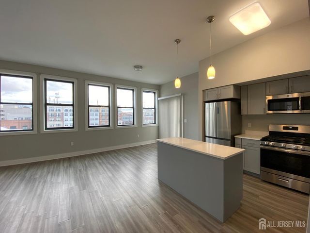 22 Center Street 302, Metuchen, NJ 08840