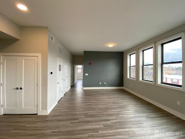 22 Center Street 302, Metuchen, NJ 08840