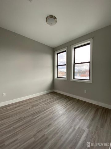 22 Center Street 302, Metuchen, NJ 08840