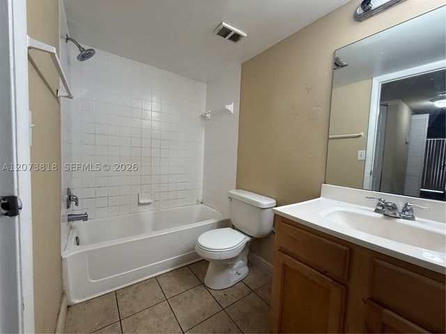 7650 Westwood Dr 504, Tamarac, FL 33321