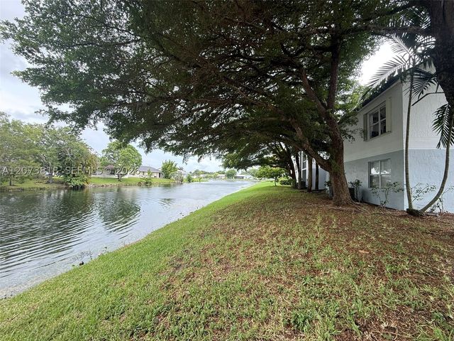 7650 Westwood Dr 504, Tamarac, FL 33321