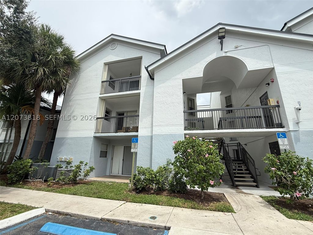 7650 Westwood Dr 504, Tamarac, FL 33321
