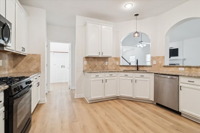 1116 Charleston Lane, Savannah, TX 76227