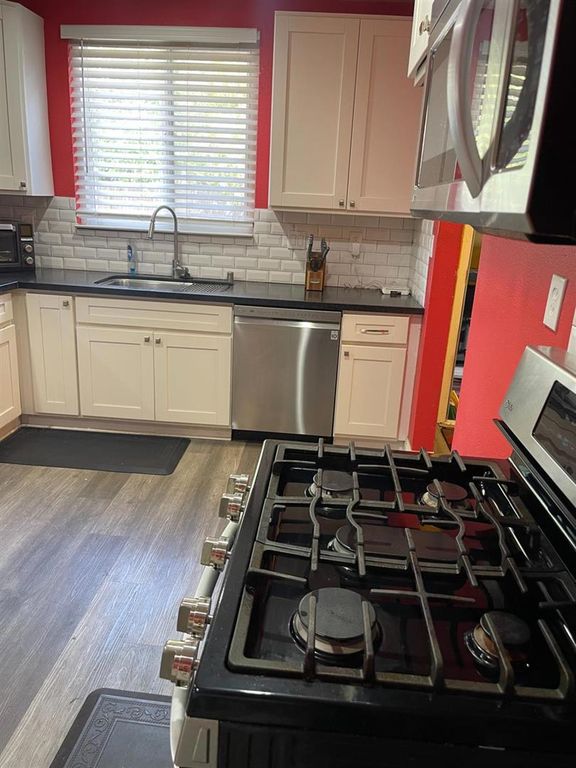 Image 12 of property listing at 3740 26th Avenue, Sacramento, CA 95820