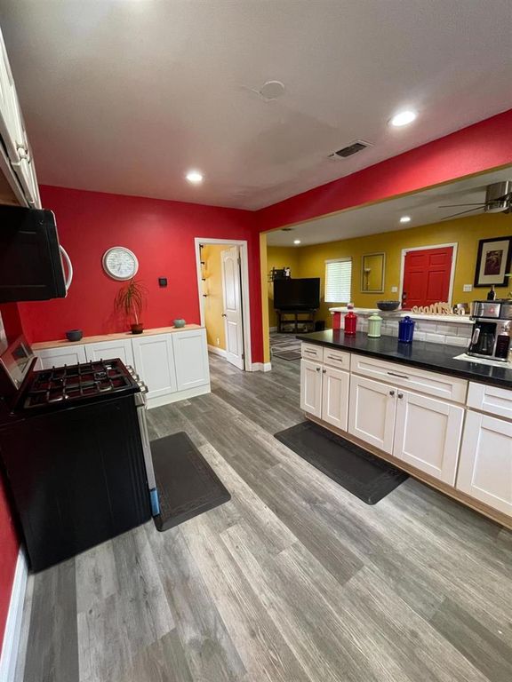 Image 13 of property listing at 3740 26th Avenue, Sacramento, CA 95820