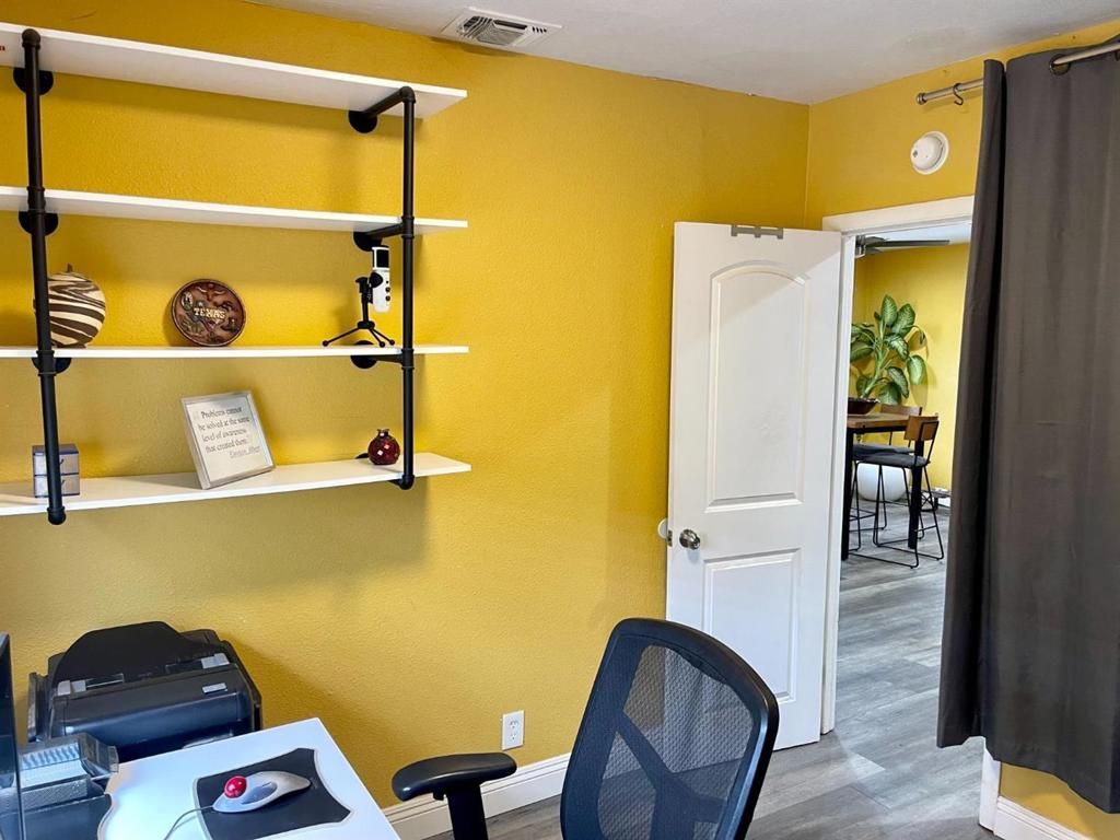 Image 21 of property listing at 3740 26th Avenue, Sacramento, CA 95820