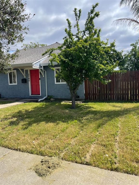 Image 3 of property listing at 3740 26th Avenue, Sacramento, CA 95820