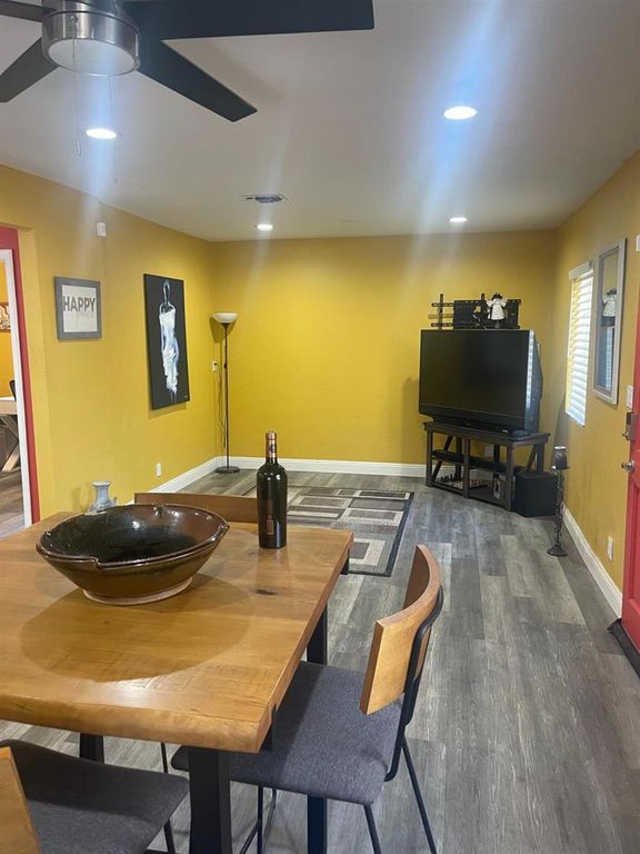 Image 6 of property listing at 3740 26th Avenue, Sacramento, CA 95820