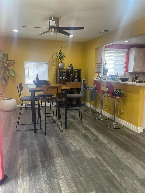 Image 8 of property listing at 3740 26th Avenue, Sacramento, CA 95820