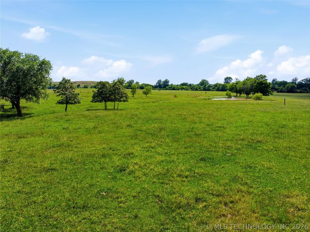25 W 62 Highway, Morris, OK 74445