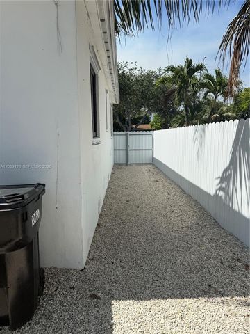 1880 NE 159th St, North Miami Beach, FL 33162