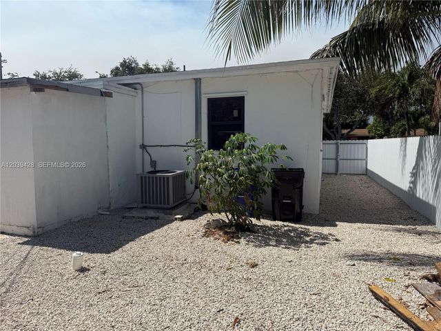 1880 NE 159th St, North Miami Beach, FL 33162