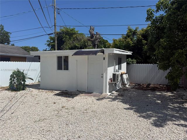 1880 NE 159th St, North Miami Beach, FL 33162