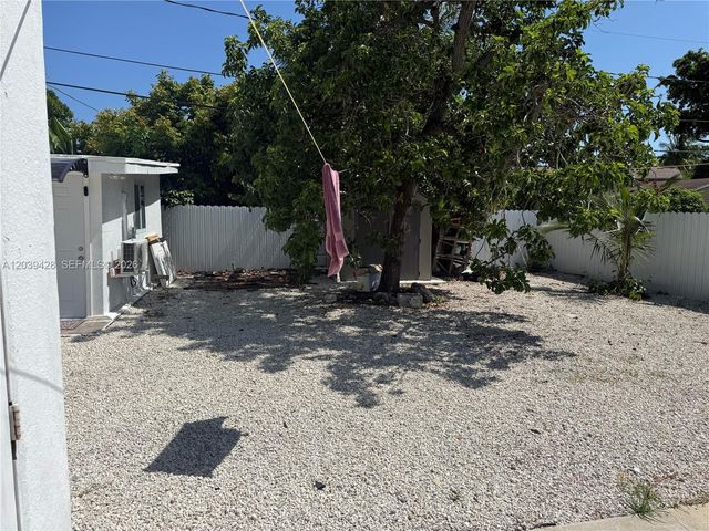 1880 NE 159th St, North Miami Beach, FL 33162