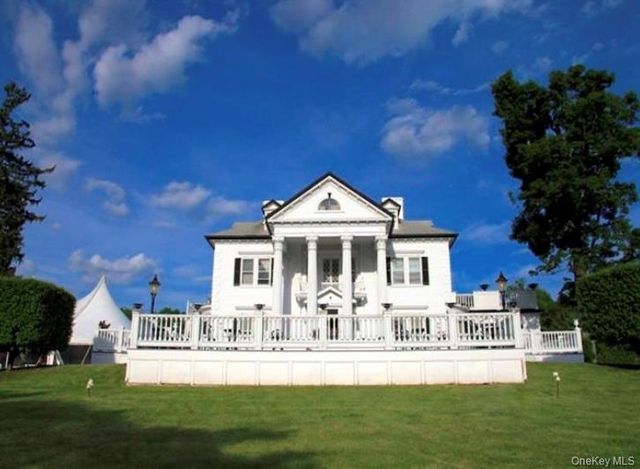 10 Old Route 9, Hyde Park, NY 12580