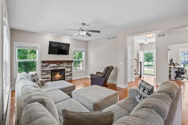 395 NE Fox Run Trail, Waukee, IA 50263