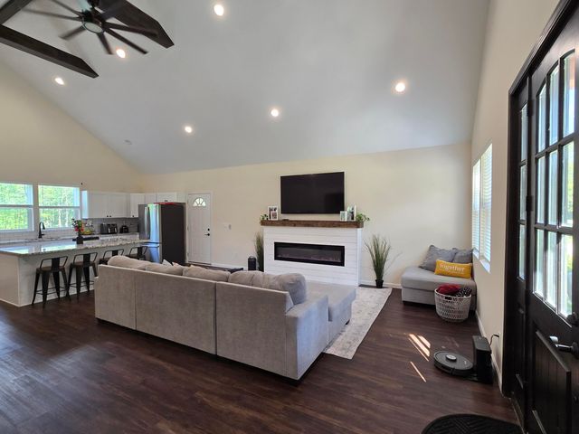 4086 W Commerce Road, Milford, MI 48380