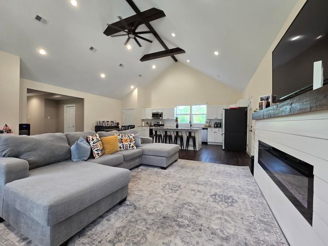 4086 W Commerce Road, Milford, MI 48380