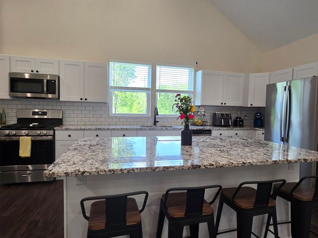 4086 W Commerce Road, Milford, MI 48380