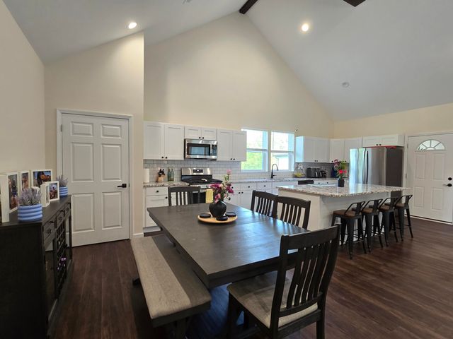 4086 W Commerce Road, Milford, MI 48380