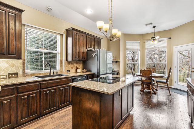 6401 Stone Creek Canyon Court, Fort Worth, TX 76137