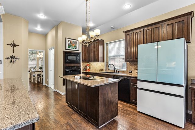 6401 Stone Creek Canyon Court, Fort Worth, TX 76137