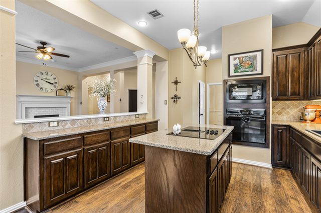 6401 Stone Creek Canyon Court, Fort Worth, TX 76137