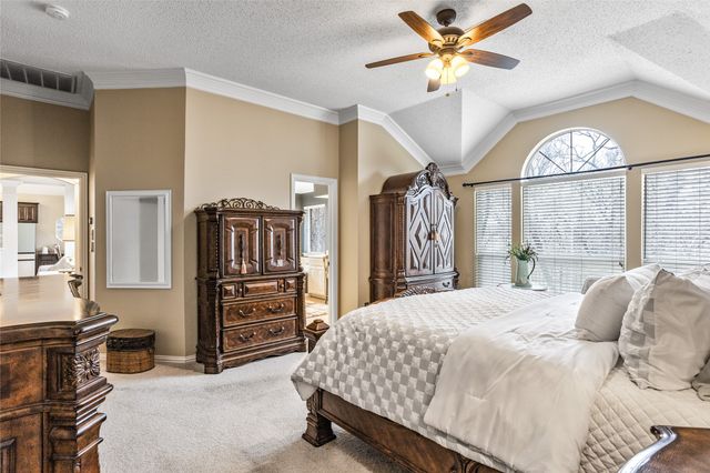 6401 Stone Creek Canyon Court, Fort Worth, TX 76137