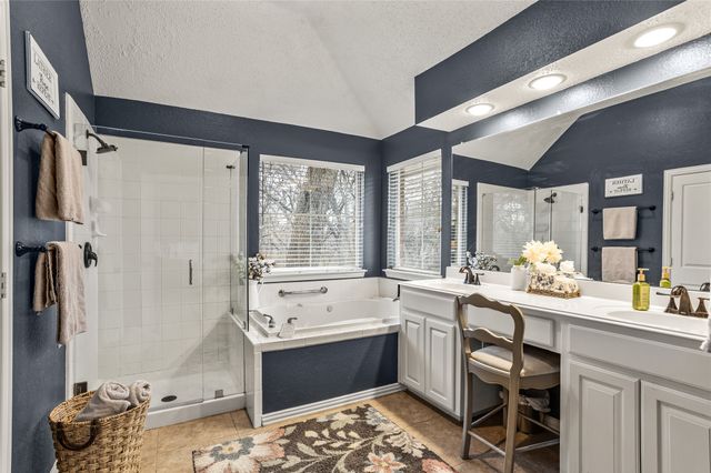 6401 Stone Creek Canyon Court, Fort Worth, TX 76137