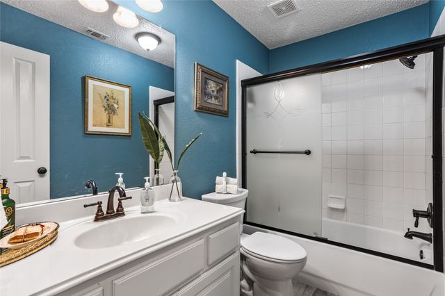 6401 Stone Creek Canyon Court, Fort Worth, TX 76137