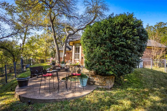 6401 Stone Creek Canyon Court, Fort Worth, TX 76137