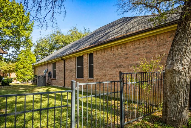 6401 Stone Creek Canyon Court, Fort Worth, TX 76137