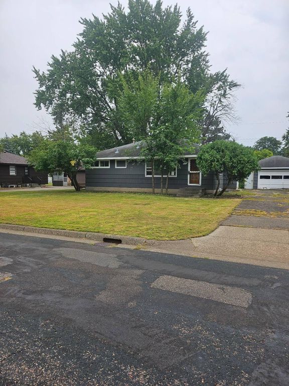 5107 Winchester Lane, Brooklyn Center, MN 55429