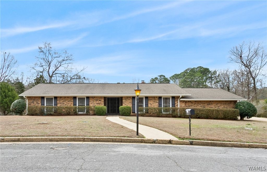 2833 Forest Manor, Northport, AL 35476