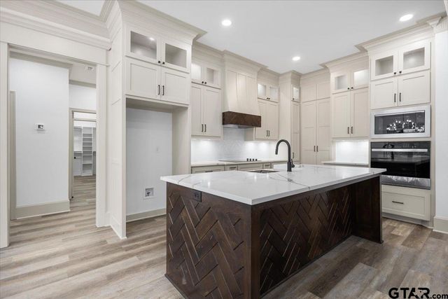 19461 Cedarpark Pl, Lindale, TX 75771