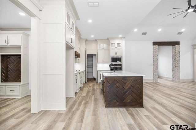 19461 Cedarpark Pl, Lindale, TX 75771