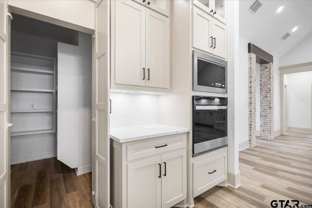 19461 Cedarpark Pl, Lindale, TX 75771