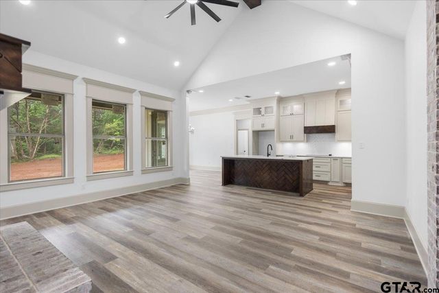 19461 Cedarpark Pl, Lindale, TX 75771